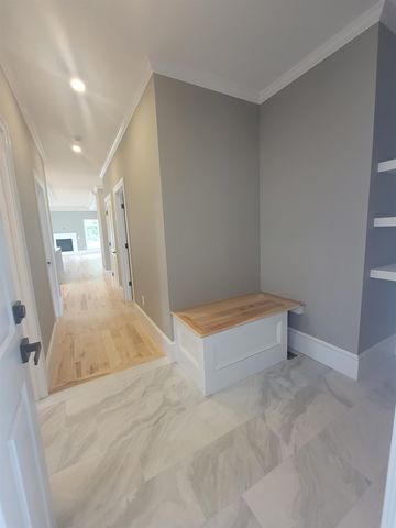 9 Zeland Drive, Dover, NH 03820