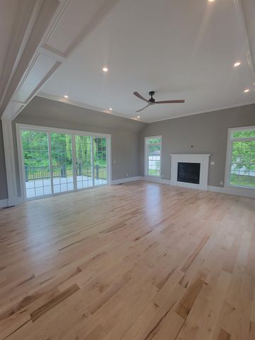 9 Zeland Drive, Dover, NH 03820
