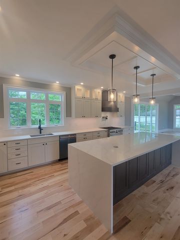 9 Zeland Drive, Dover, NH 03820