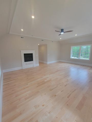 9 Zeland Drive, Dover, NH 03820