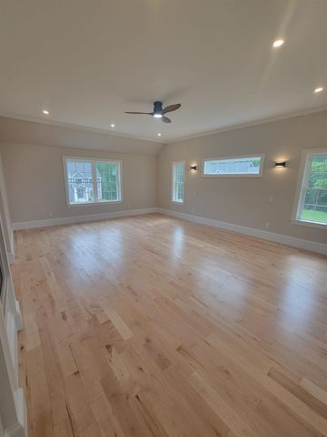 9 Zeland Drive, Dover, NH 03820