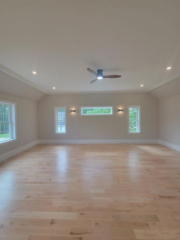 9 Zeland Drive, Dover, NH 03820