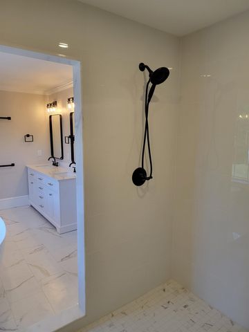 9 Zeland Drive, Dover, NH 03820