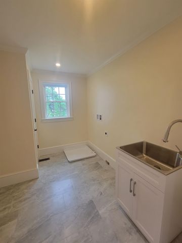 9 Zeland Drive, Dover, NH 03820