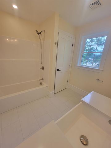 9 Zeland Drive, Dover, NH 03820