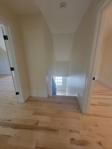 9 Zeland Drive, Dover, NH 03820
