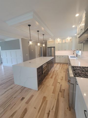 9 Zeland Drive, Dover, NH 03820