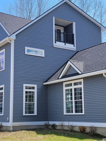 9 Zeland Drive, Dover, NH 03820