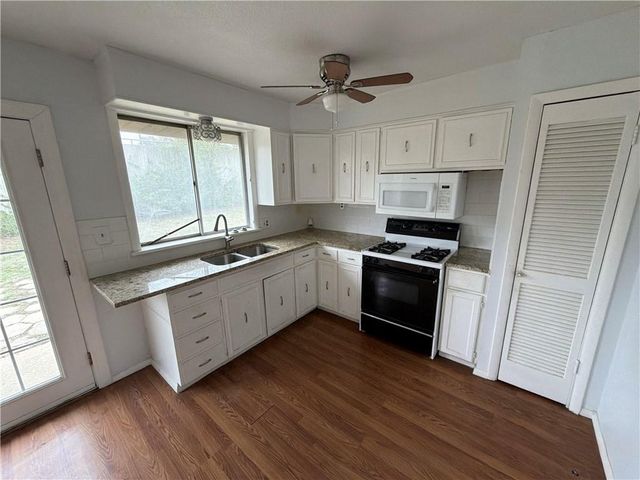 5904 E 95th Terrace, Kansas City, MO 64134