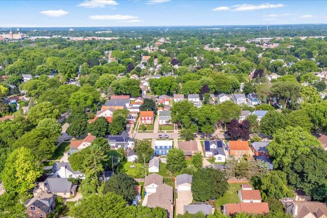 4823 N Elkhart AVENUE, Whitefish Bay, WI 53217