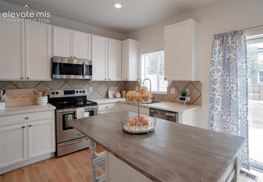 Image 6 of property listing at 12886 Royal Birkdale Road, Peyton, CO 80831