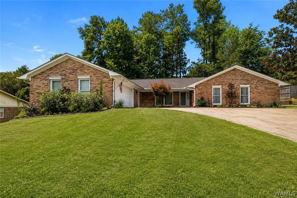 6136 Woodcrest Dr, Tuscaloosa, AL 35405