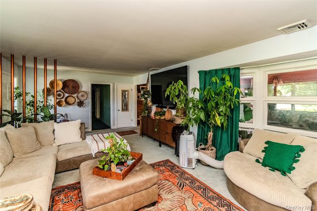 6 Hope Lane, Milton, NY 12547