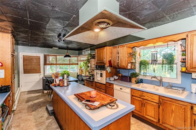 6 Hope Lane, Milton, NY 12547