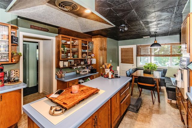 6 Hope Lane, Milton, NY 12547