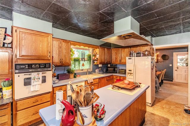 6 Hope Lane, Milton, NY 12547