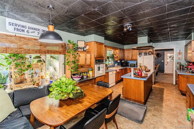 6 Hope Lane, Milton, NY 12547