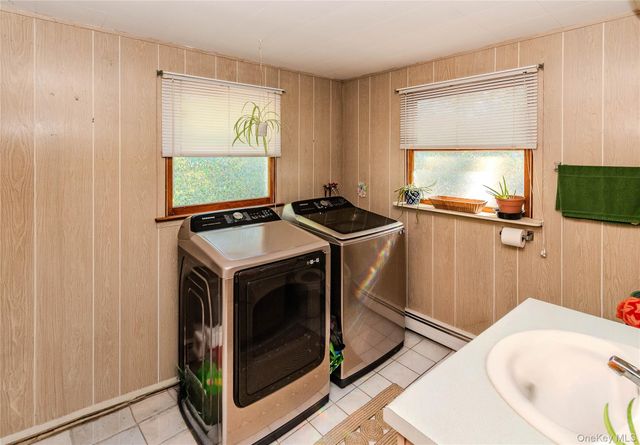6 Hope Lane, Milton, NY 12547