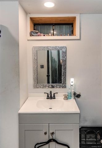 6 Hope Lane, Milton, NY 12547