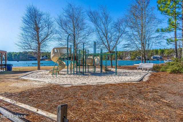 129 Beacon Ridge Drive, West End, NC 27376