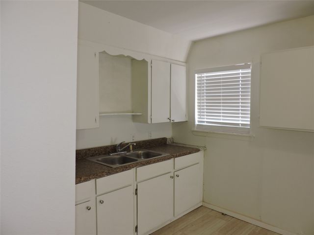 1612 N Anglin Street, Cleburne, TX 76031