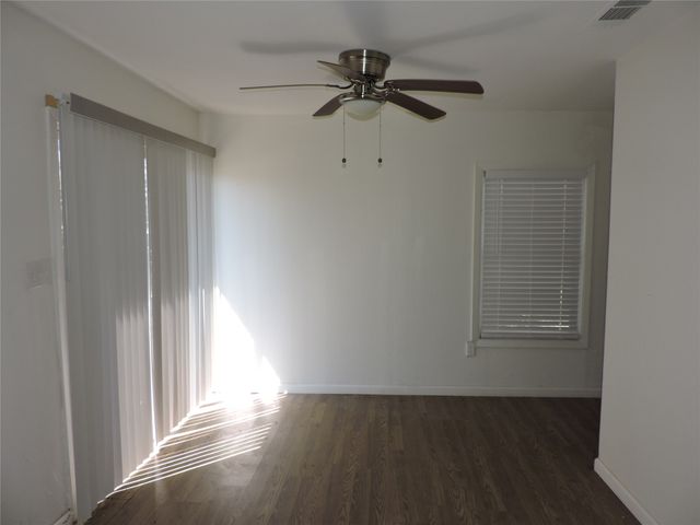 1612 N Anglin Street, Cleburne, TX 76031