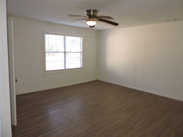 1612 N Anglin Street, Cleburne, TX 76031