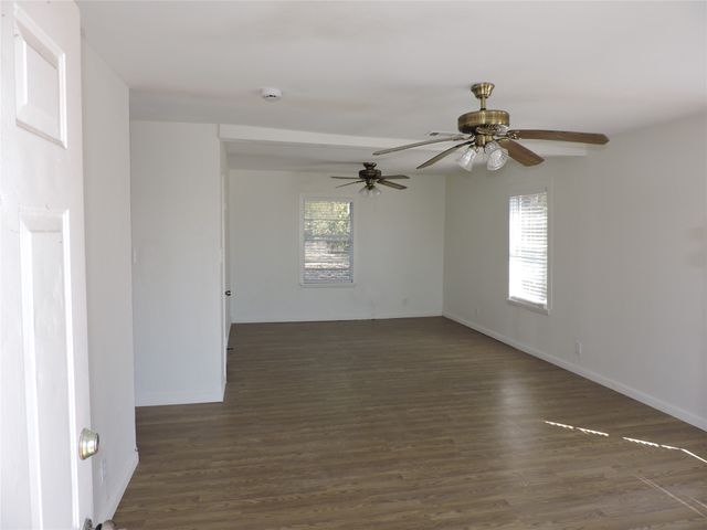 1612 N Anglin Street, Cleburne, TX 76031