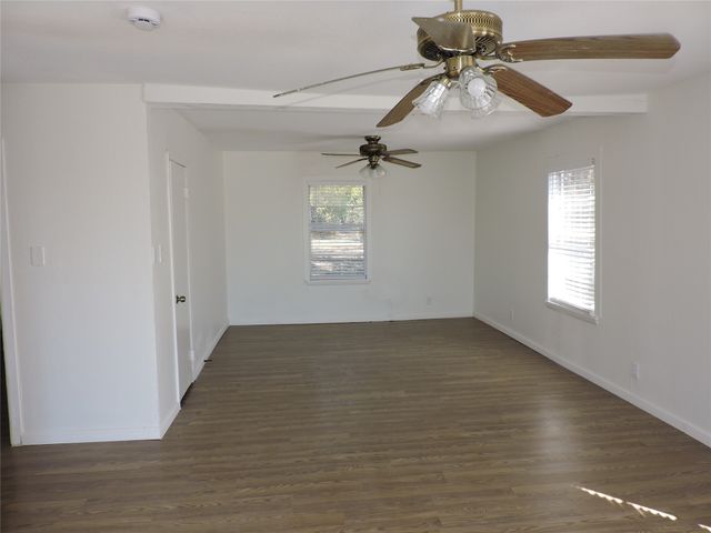 1612 N Anglin Street, Cleburne, TX 76031