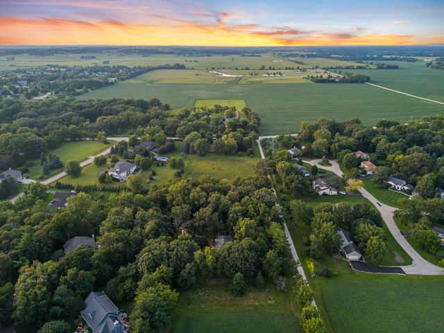 43W001 Empire Road, St. Charles, IL 60175