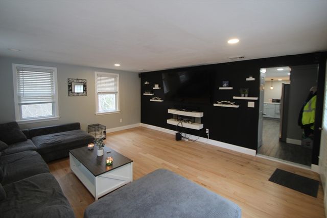 12 Santos Ct, Hanson, MA 02341