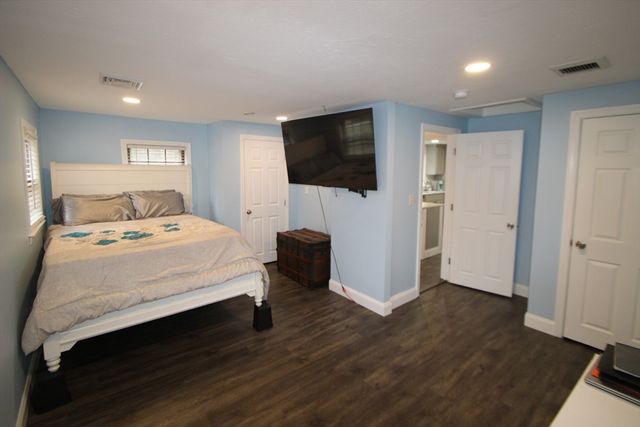 12 Santos Ct, Hanson, MA 02341