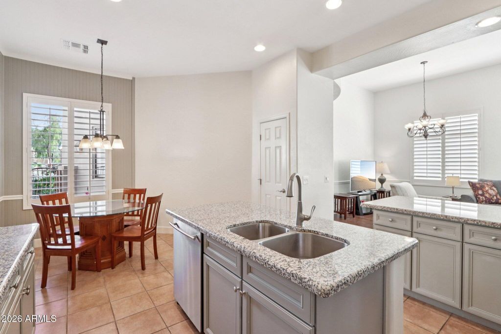 Image 15 of property listing at 7445 E EAGLE CREST Drive 1099, Mesa, AZ 85207