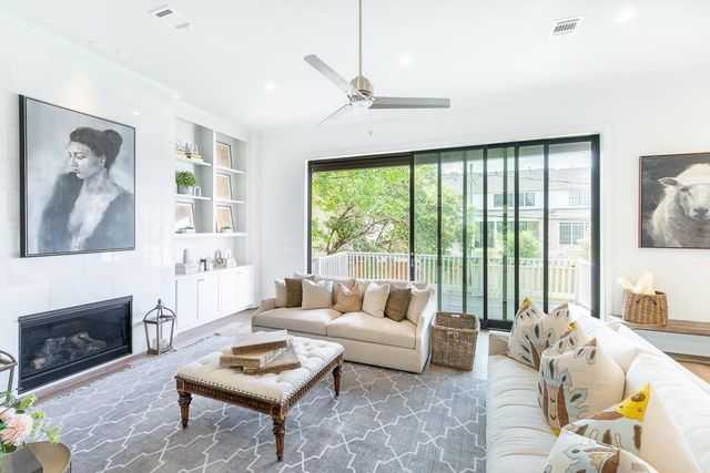 6903 Avenue B, Bellaire, TX 77401