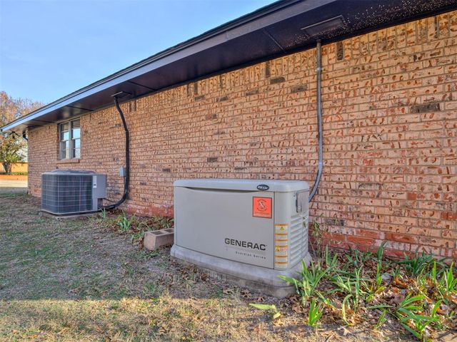 6104 Hummingbird Circle, El Reno, OK 73036