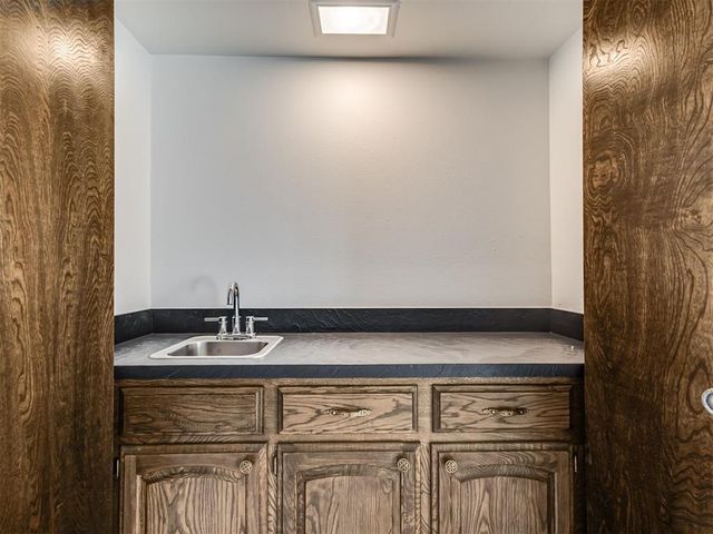 6104 Hummingbird Circle, El Reno, OK 73036