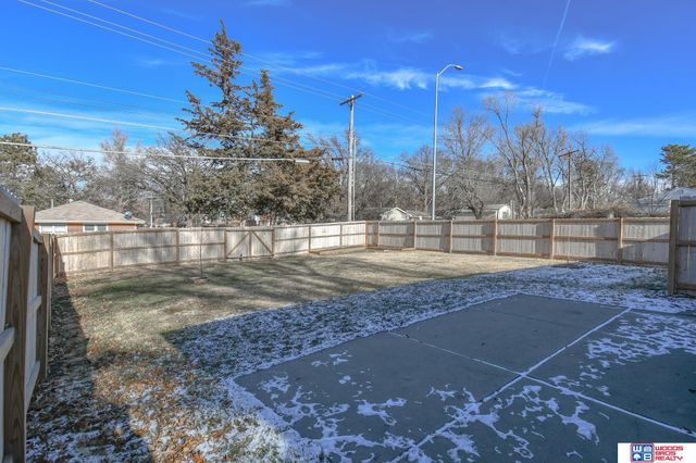 1401 N 70th Street, Lincoln, NE 68505