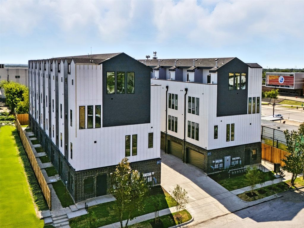 312 N Lancaster Avenue, Dallas, TX 75203
