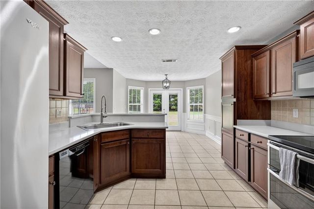 705 Annslee Court, Loganville, GA 30052