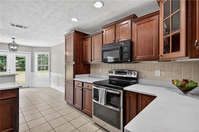 705 Annslee Court, Loganville, GA 30052