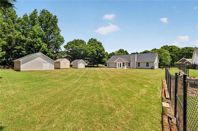 705 Annslee Court, Loganville, GA 30052