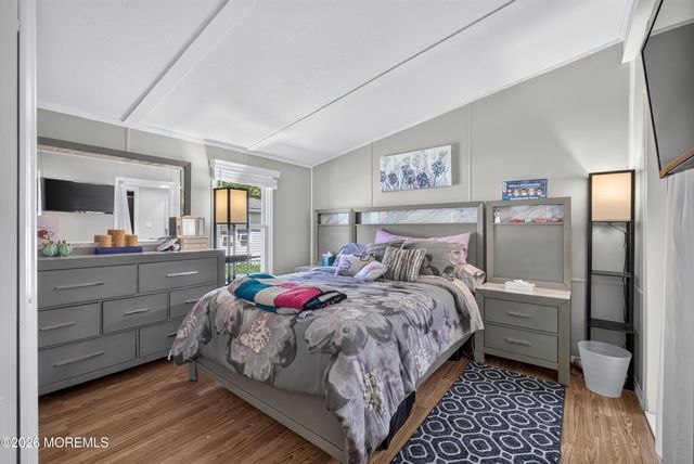 18 Short Oaks Court, Manalapan, NJ 07726
