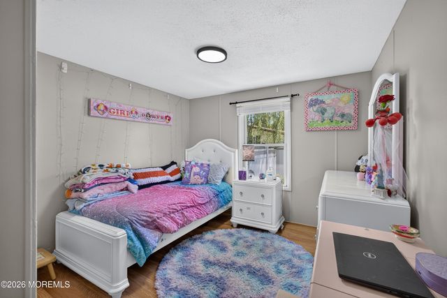 18 Short Oaks Court, Manalapan, NJ 07726