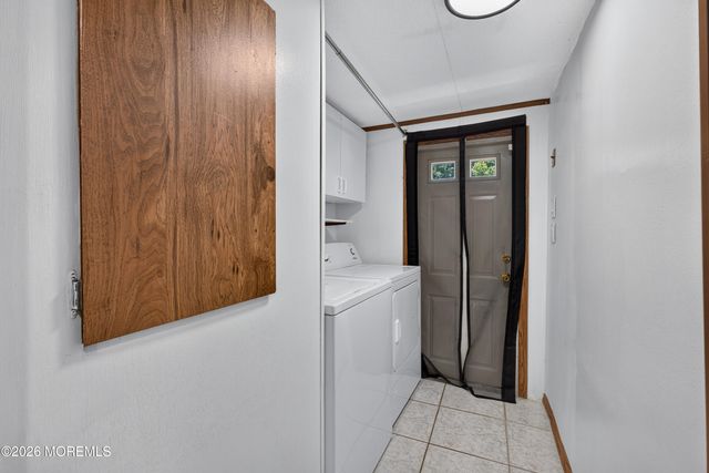 18 Short Oaks Court, Manalapan, NJ 07726