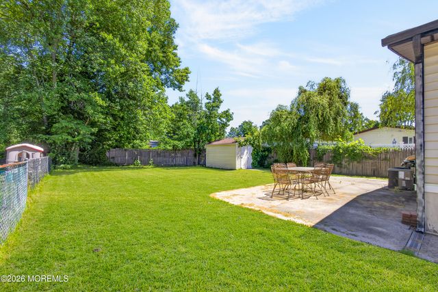 18 Short Oaks Court, Manalapan, NJ 07726