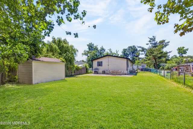 18 Short Oaks Court, Manalapan, NJ 07726