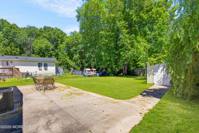 18 Short Oaks Court, Manalapan, NJ 07726