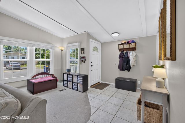 18 Short Oaks Court, Manalapan, NJ 07726