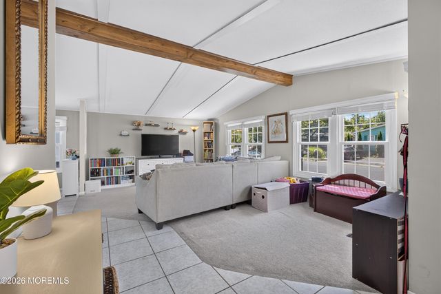 18 Short Oaks Court, Manalapan, NJ 07726
