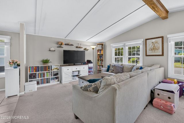 18 Short Oaks Court, Manalapan, NJ 07726
